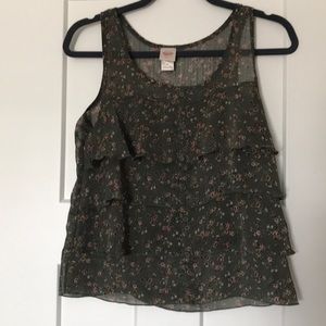 Super cute MOSSIMO olive floral tiered shirt
